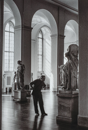 Item #5733 Observer Observed, Pergamonmuseum, Berlin 1992. Peter Brown